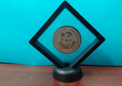 egyediermek_egyedi_erem_keszites_savmarassal (2)